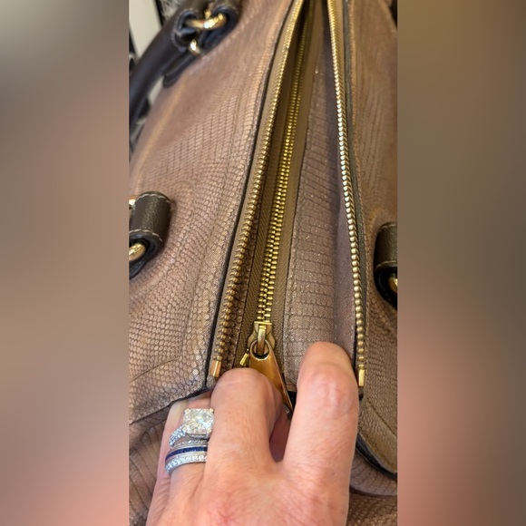 HENRI BENDEL 3/fer Emboss Leather Satchel “LADY WALKING DOG” & NWT Large Key Fob - Picture 7 of 16